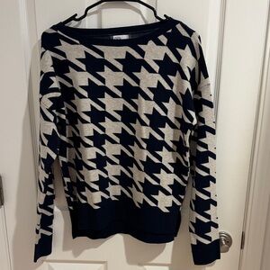 Elegant Navy and Cream Houndstooth Sweater